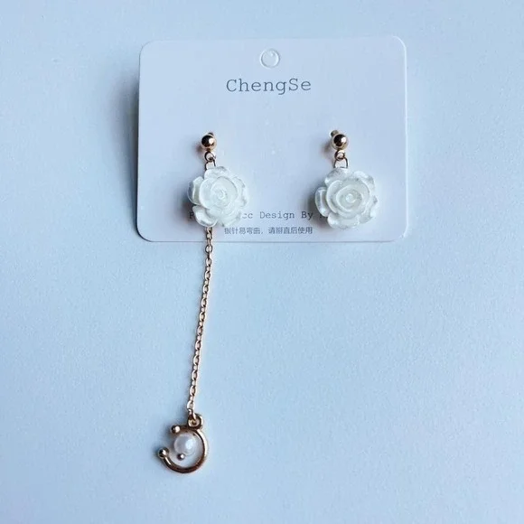 Floral Earrings with Pearl & Chain Ear Cuff Trendy Statement Unique Design - Picture 5 of 5